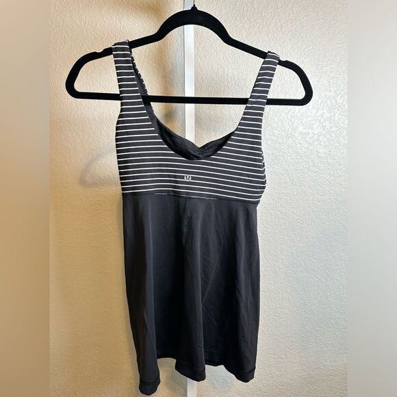 EUC Lululemon Women’s Aria Tank II Parallel Black White Stripe - Size 6 - Picture 5 of 6